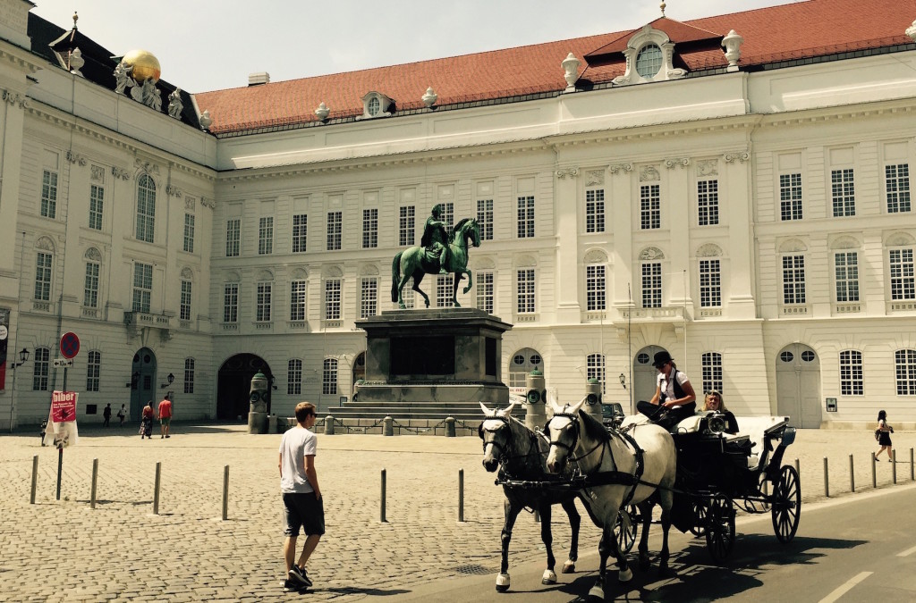 Hofburg-Palace-and-statue-of-Franz-Josef
